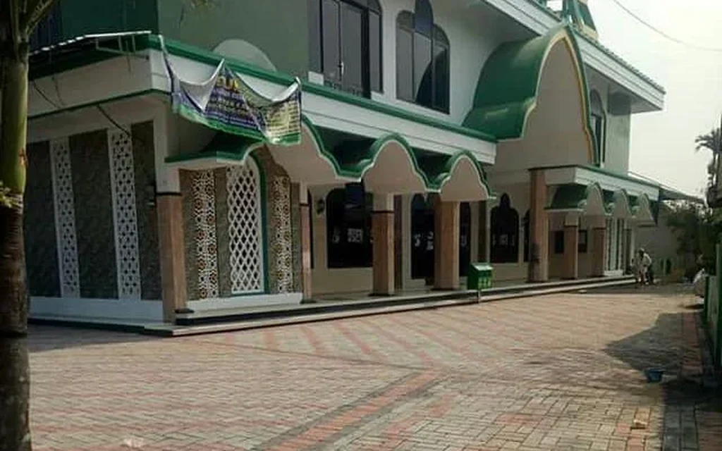 Paving Pelataran Masjid Fasilitas Warga